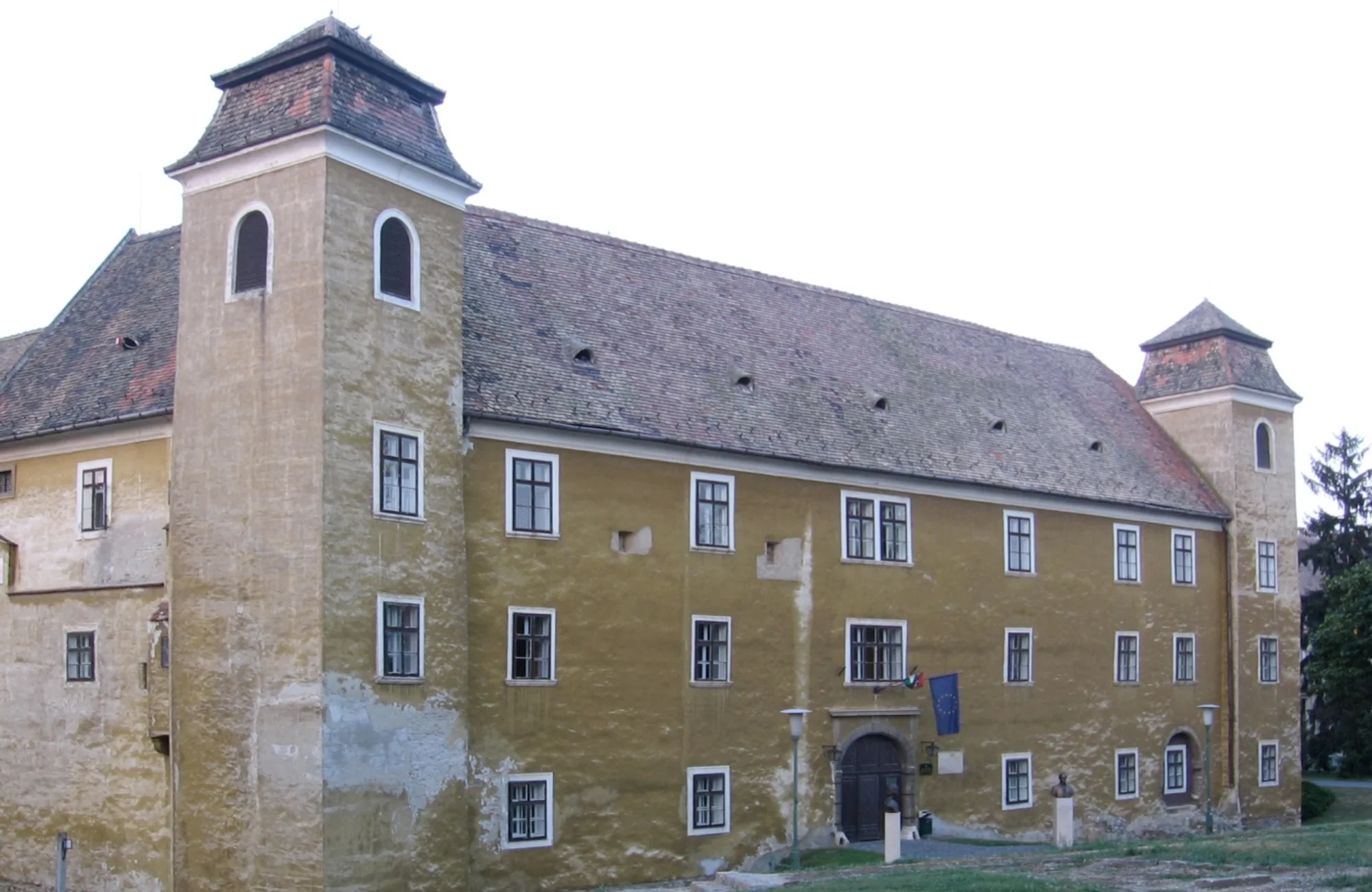 Mosonmagyaróvár Castle and Old Town