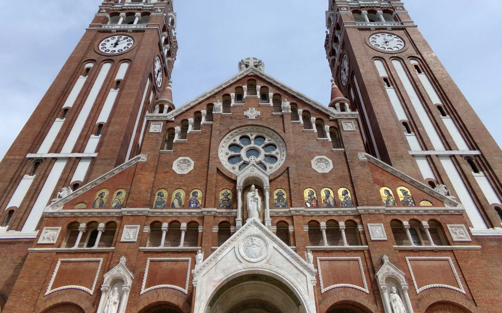 Szeged Votive Church and Dóm Square