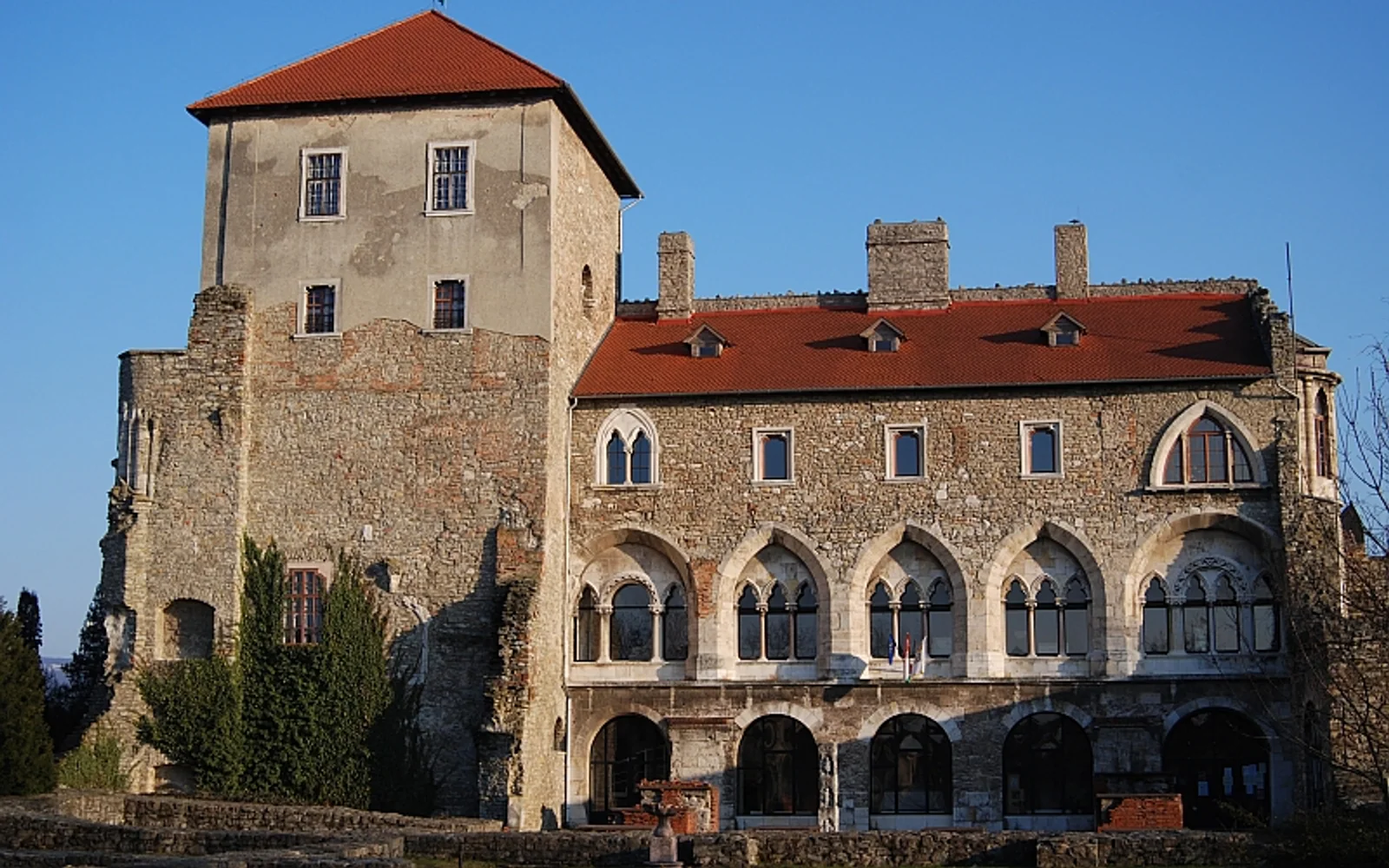 Tata Castle and Old Lake