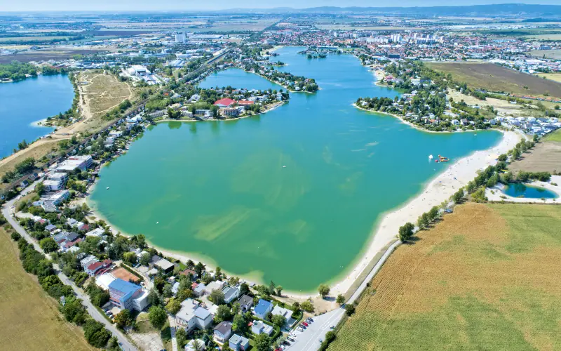 Sunny Lakes Senec