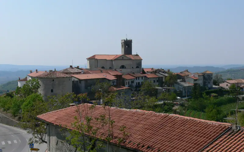 Šmartno Walled Village