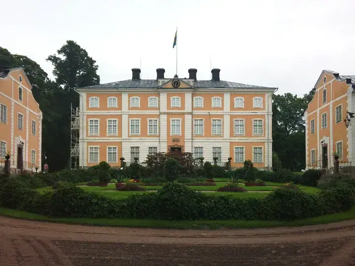 Julita Manor