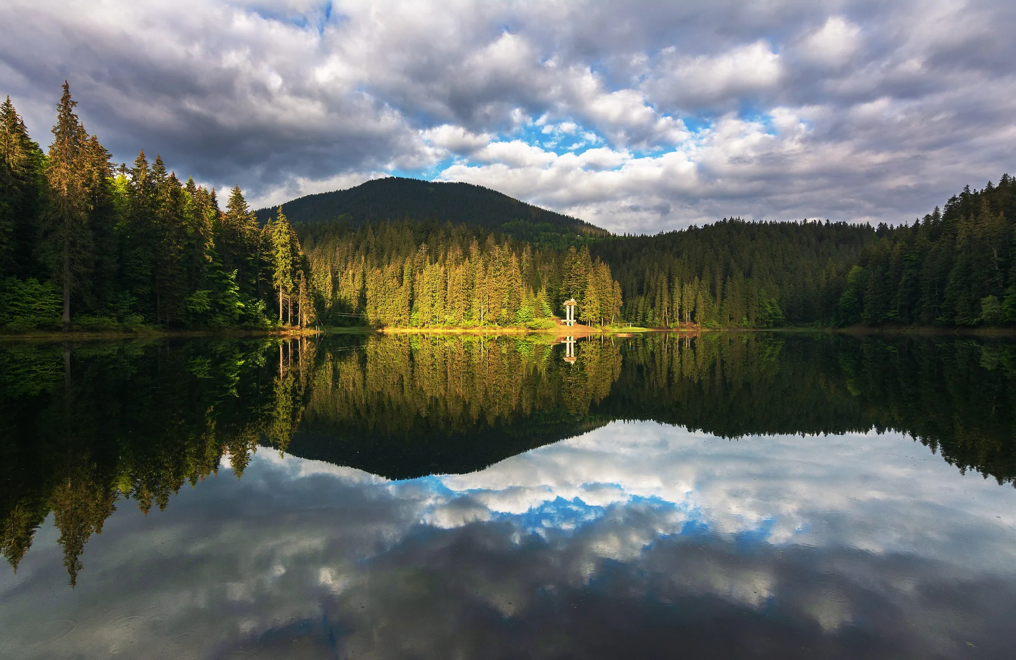 Synevyr Lake